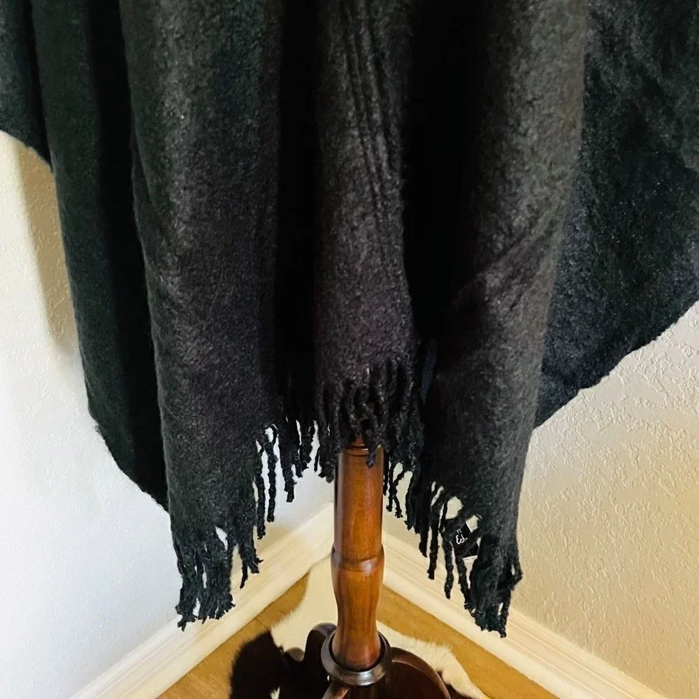 Echo‎ Bouclé Cape, Shawl, Wrap, Sweater, Black, Super Comfy Warm, One size NWT